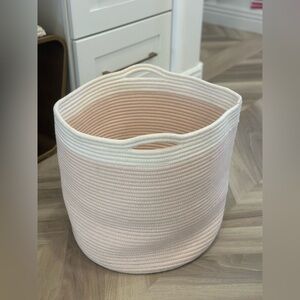 LIKE NEW - Girls Pottery Barn Kids woven rope basket - Bin - Storage - PINK